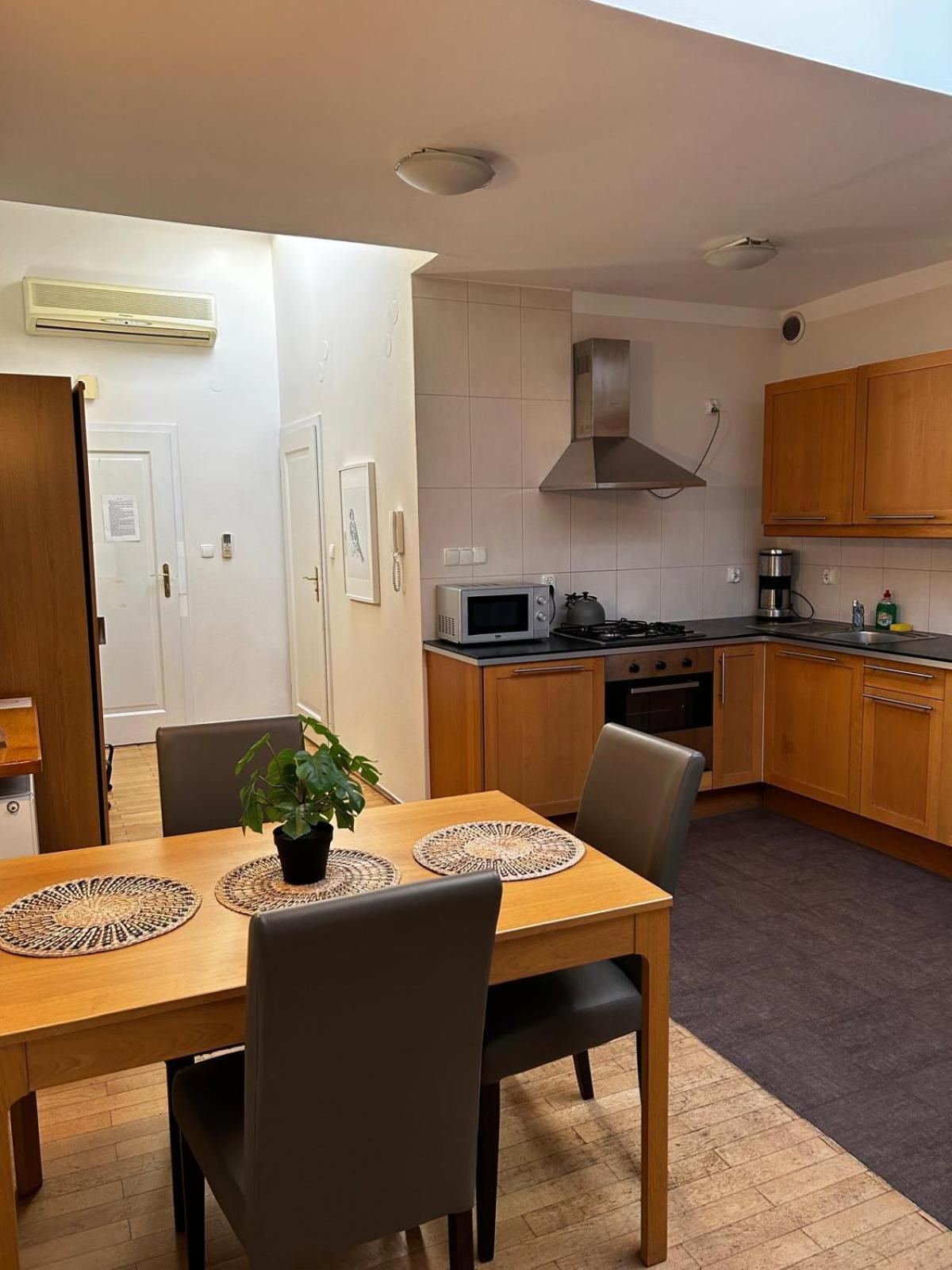 Golden Apartments With Lift - Old Town Cracóvia Exterior foto